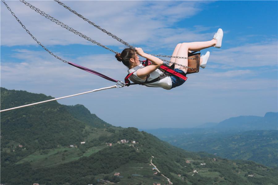 Guizhou : une balan?oire au bord de la falaise