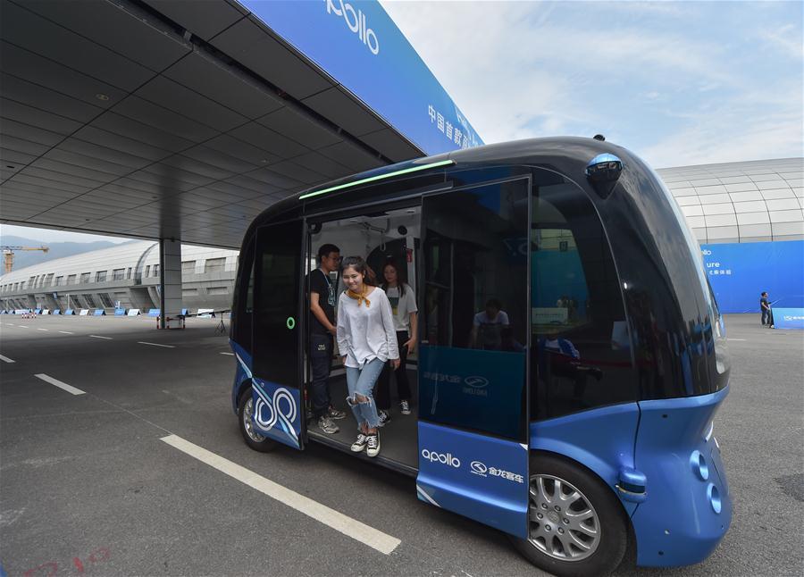 Débuts du premier bus sans conducteur chinois à Fuzhou