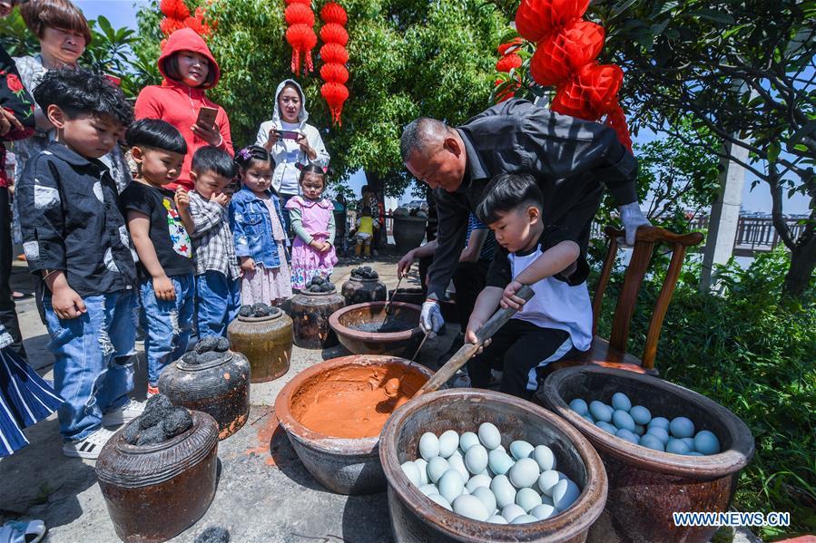 Les célébrations du ? Lixia ? dans la vieille ville de Tangqi