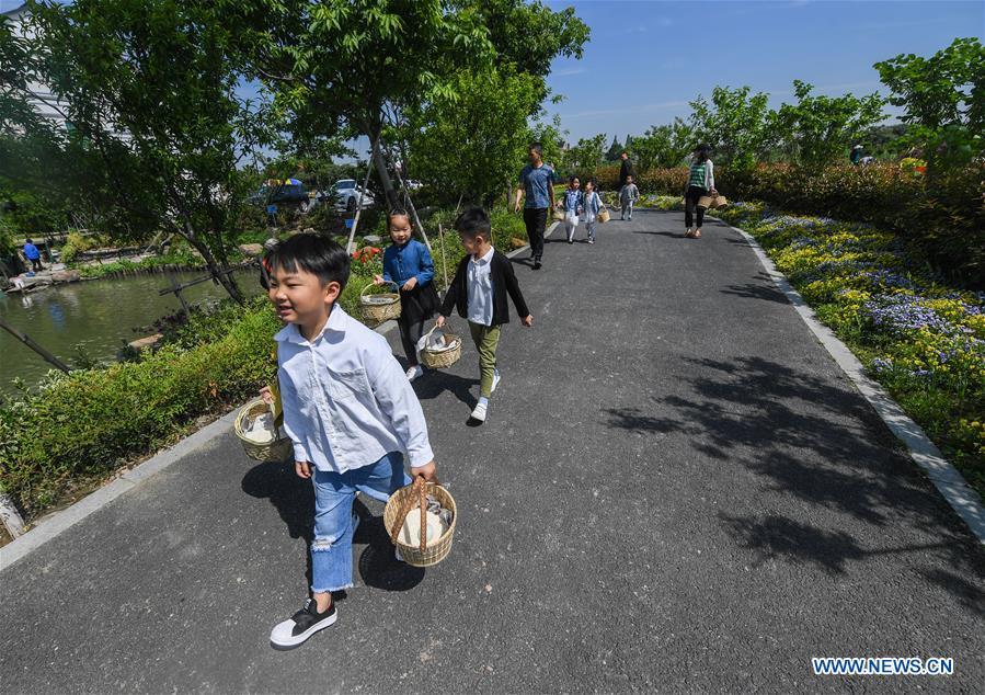 Les célébrations du ? Lixia ? dans la vieille ville de Tangqi