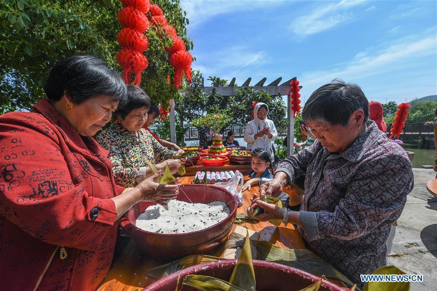 Les célébrations du ? Lixia ? dans la vieille ville de Tangqi