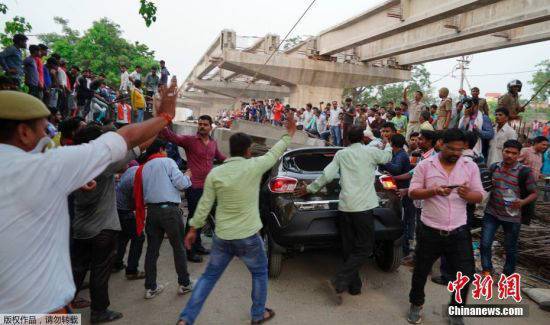 Inde : effondrement d'un pont en construction à Varanasi, au moins 12 morts