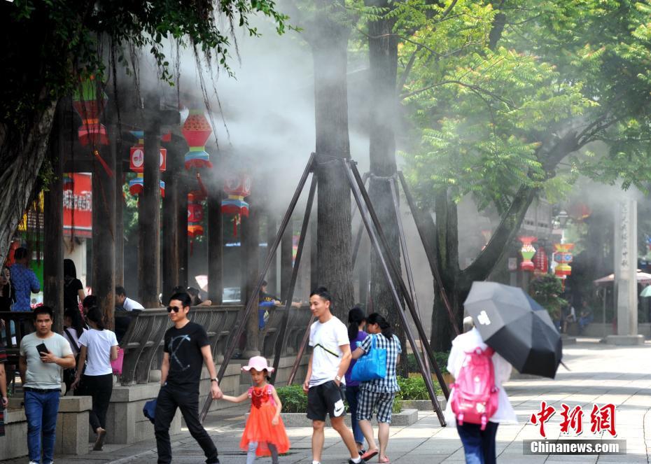 Une fontaine ? climatisante ? à Fuzhou pour rafra?chir les touristes