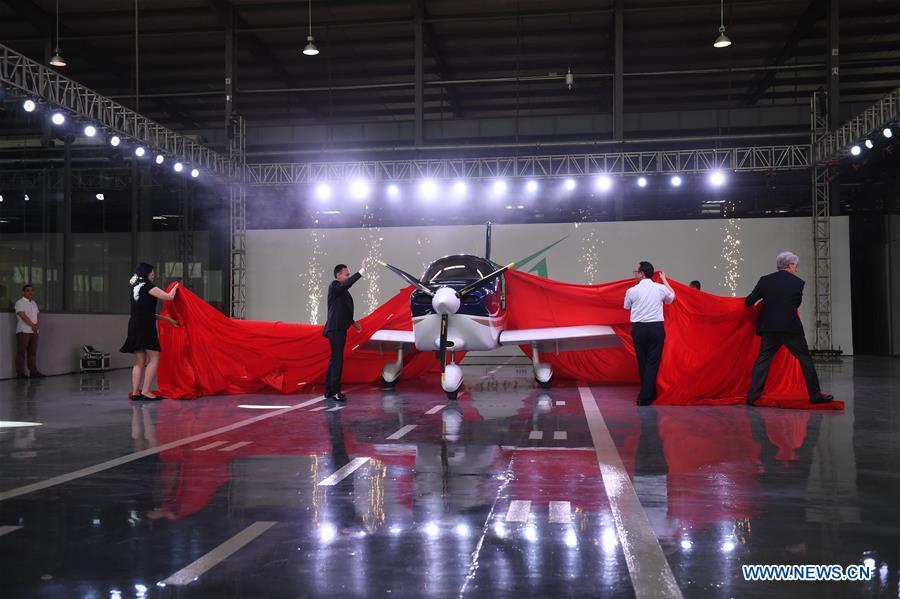 Le premier avion chinois développé par une entreprise privée sort des lignes de production