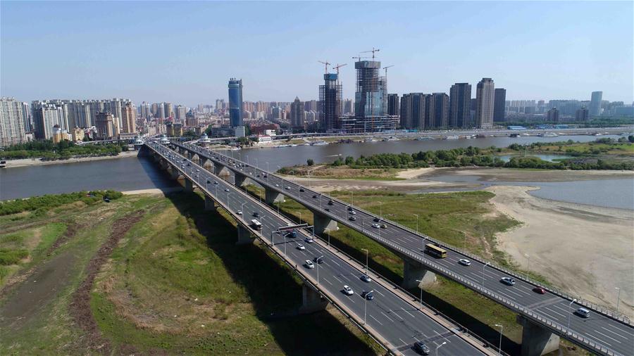 Les photos aériennes du lit asséché de la rivière Songhua à Harbin