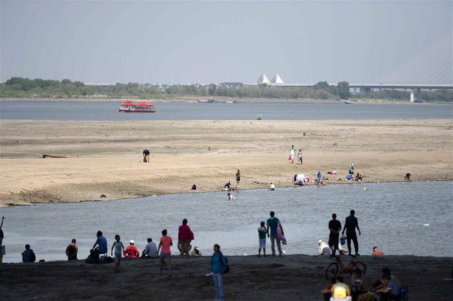 Les photos aériennes du lit asséché de la rivière Songhua à Harbin