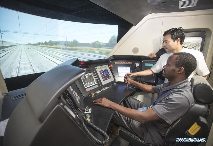 Visite d'une base de formation du personnel des trains à grande vitesse