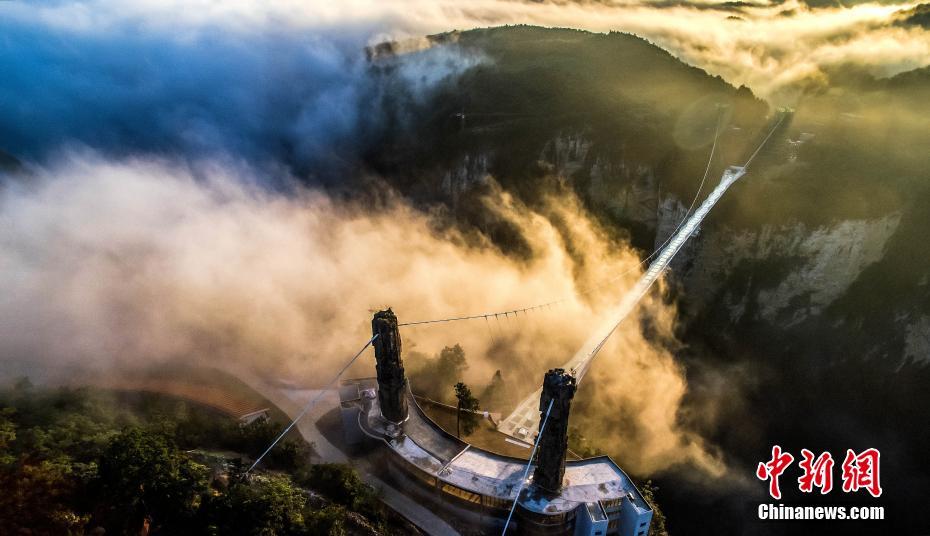 Le pont en verre des gorges de Zhangjiajie obtient le ? prix Nobel des ponts ?