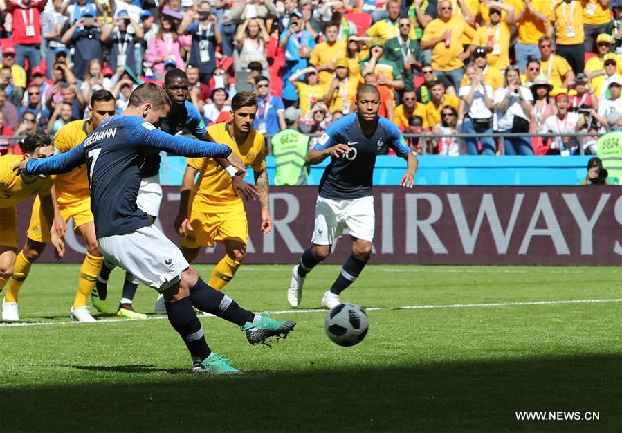 La France s'impose face à l'Australie grace au premier penalty accordé par l'arbitrage vidéo