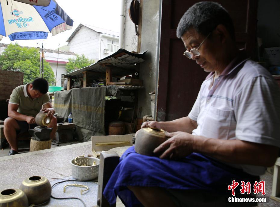 Dans le Hunan, les mille coups de marteau d'un chaudronnier