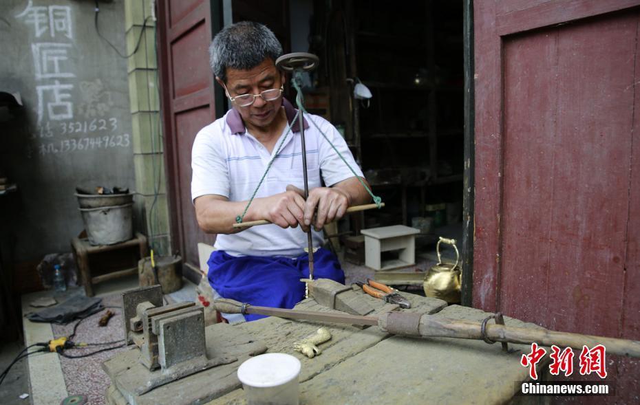 Dans le Hunan, les mille coups de marteau d'un chaudronnier