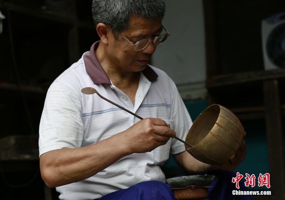 Dans le Hunan, les mille coups de marteau d'un chaudronnier