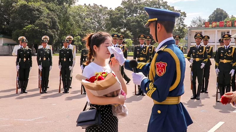 La très romantique demande en mariage d'un soldat en garnison à Hong Kong