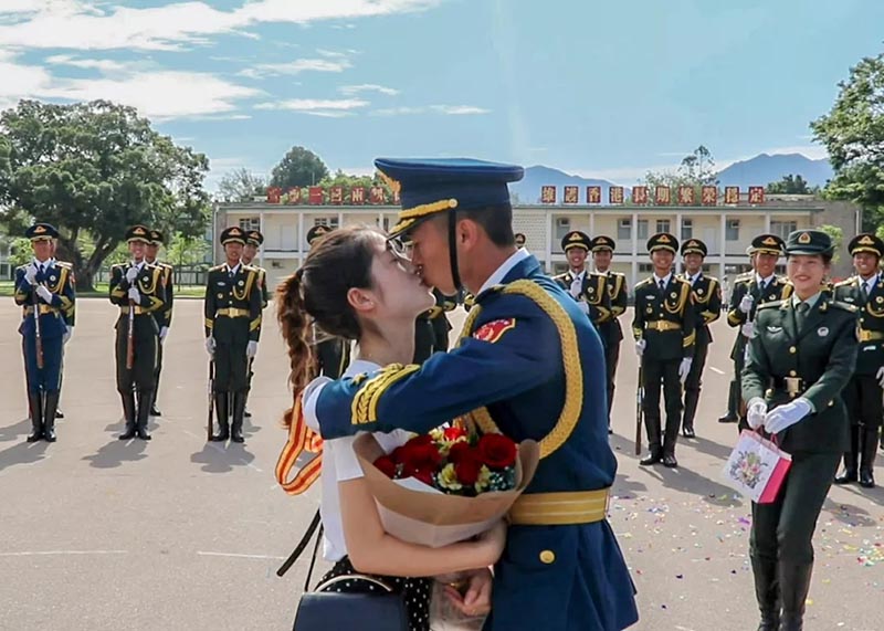 La très romantique demande en mariage d'un soldat en garnison à Hong Kong