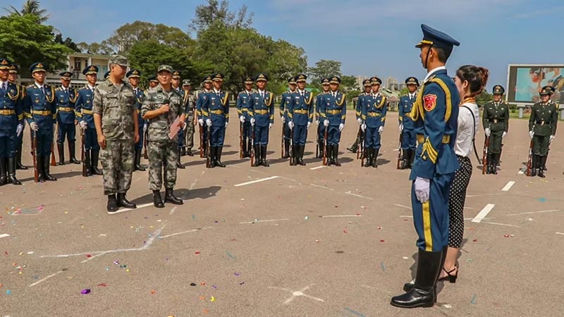 La très romantique demande en mariage d'un soldat en garnison à Hong Kong