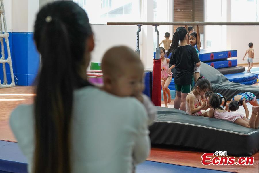 Un comté du sud-ouest de la Chine abrite les futurs champions de la gymnastique