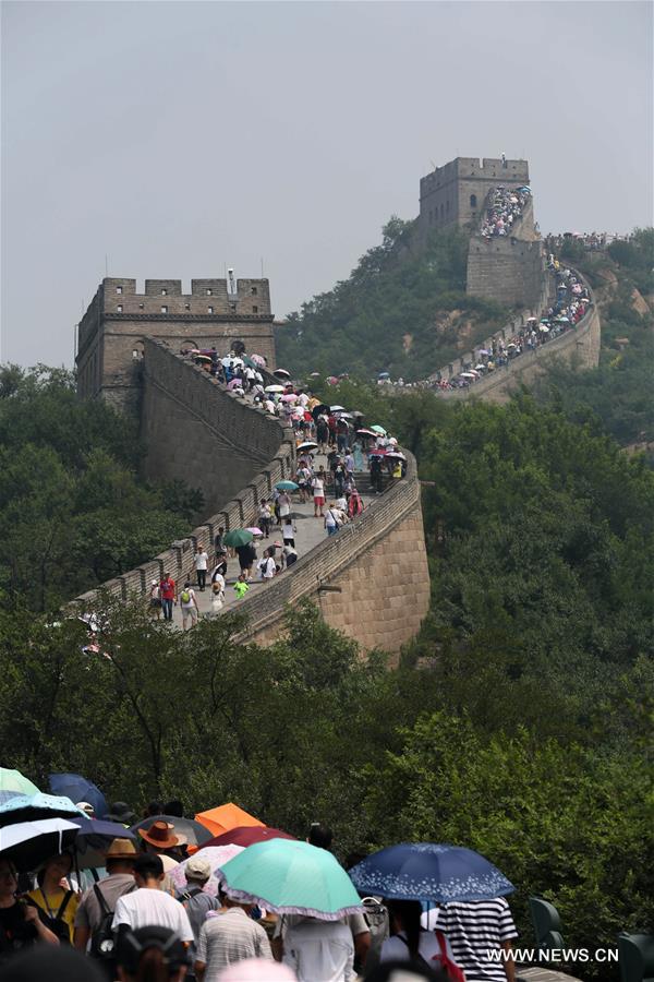 Chine : touristes sur la Grande Muraille