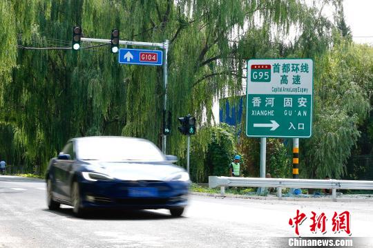 Ouverture d'un nouveau tron?on d'autoroute : le périphérique extérieur de Beijing est achevé