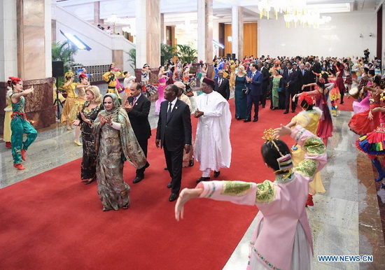 Xi Jinping organise un banquet pour les dirigeants participant au sommet du FCSA