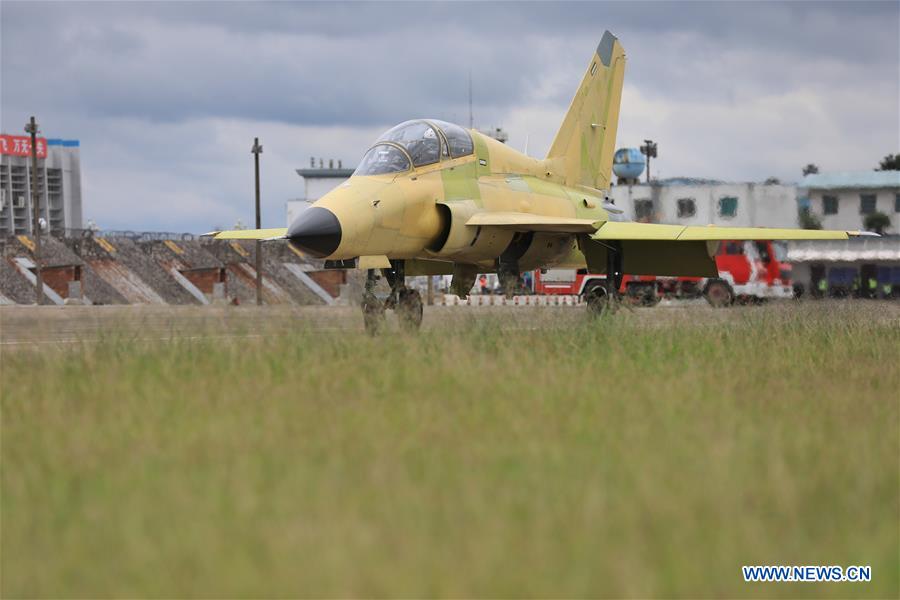 Succès du vol inaugural de l'avion polyvalent chinois FTC-2000G