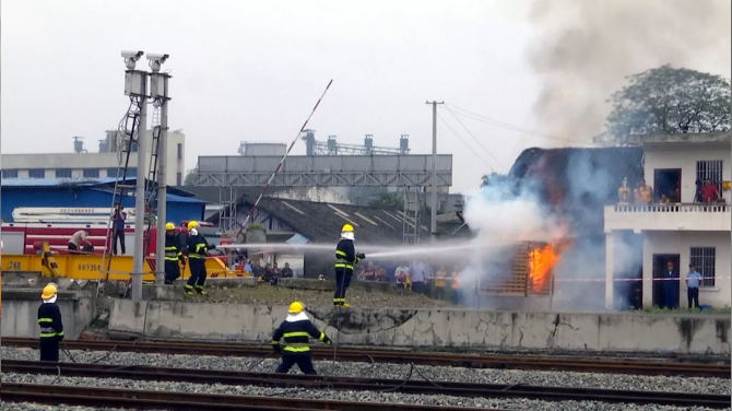 Lancement du premier train de pompiers chinois dans le Sichuan