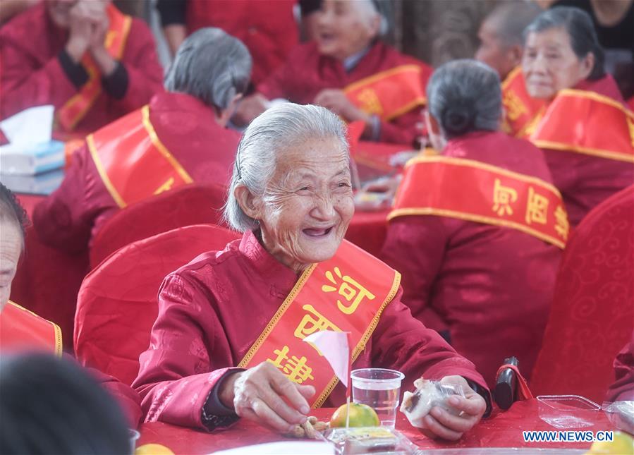 Chine : les personnes agées à l'honneur pour la fête de Chongyang