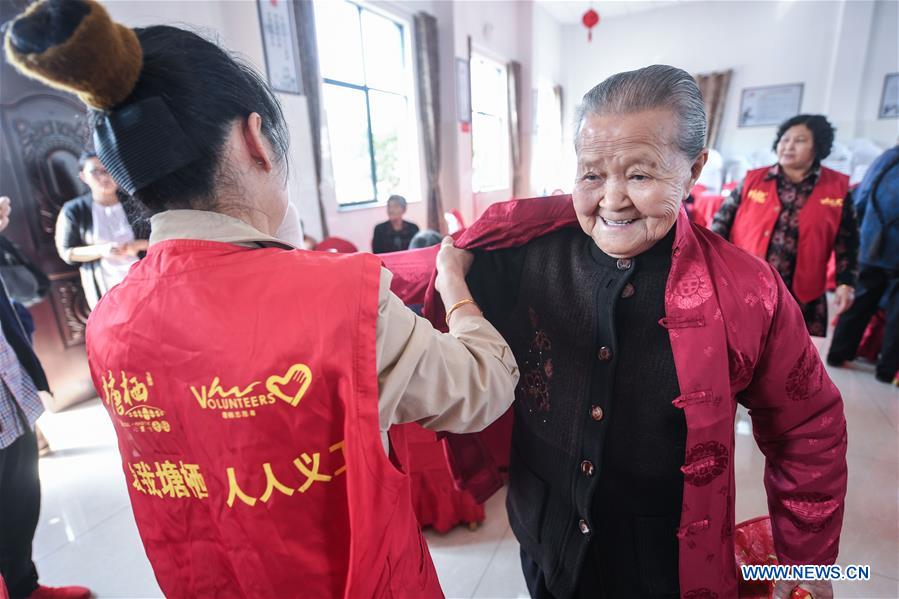 Chine : les personnes agées à l'honneur pour la fête de Chongyang