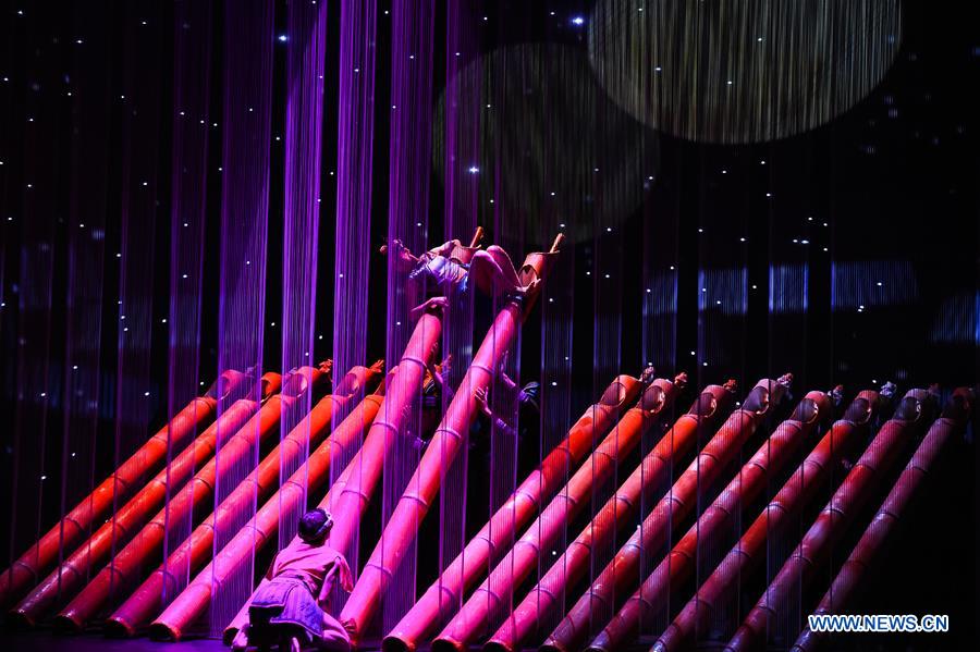 Un spectacle de danse dans le sud-ouest de la Chine