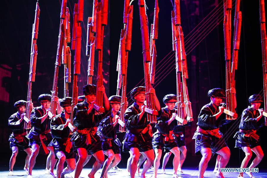 Un spectacle de danse dans le sud-ouest de la Chine