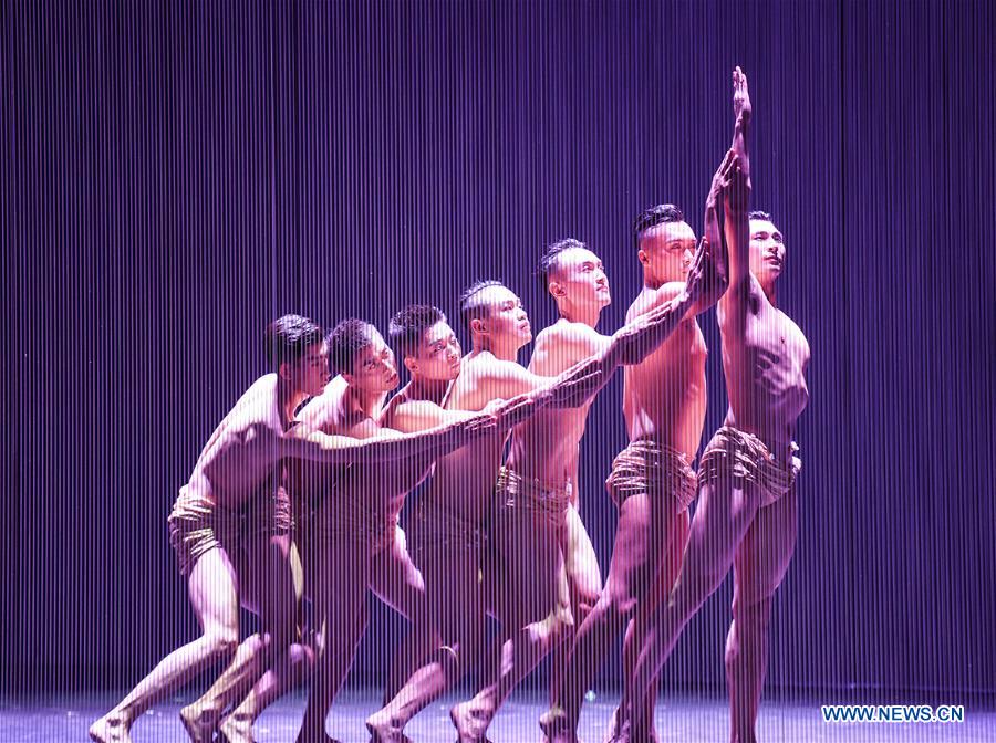 Un spectacle de danse dans le sud-ouest de la Chine