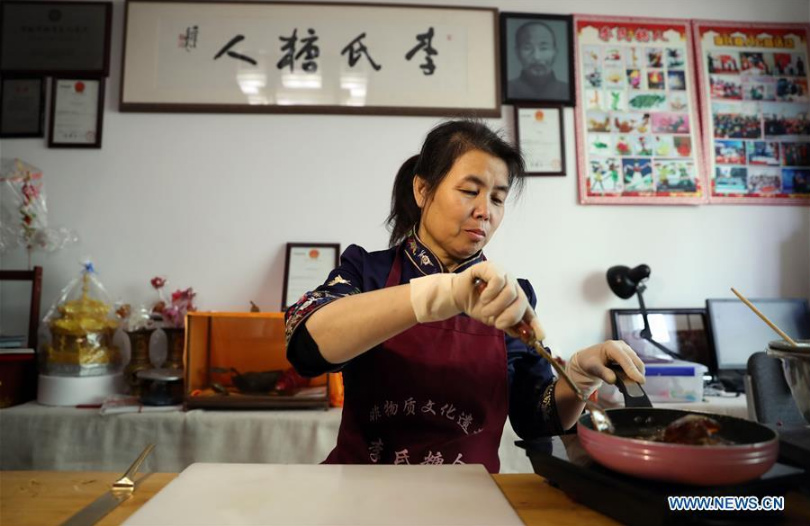 Shenyang : une héritière de la cinquième génération de la sculpture en sucre