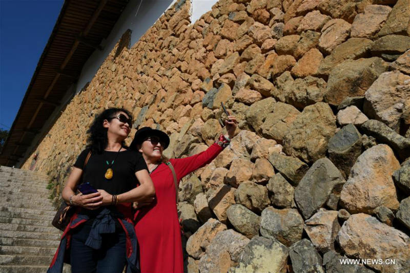 Un village chinois re?oit un prix de l'UNESCO pour la conservation du patrimoine