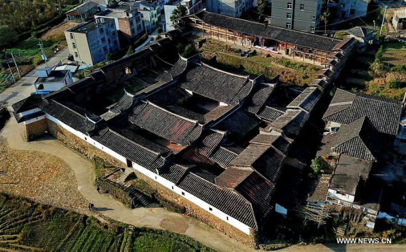 Un village chinois re?oit un prix de l'UNESCO pour la conservation du patrimoine