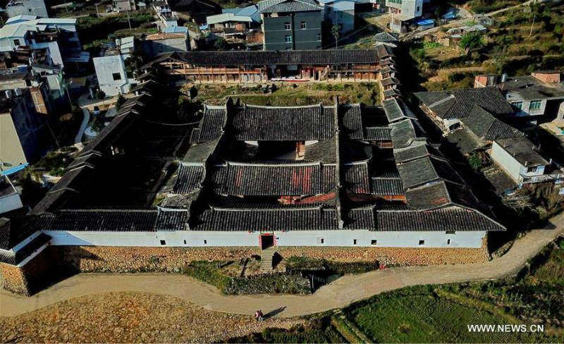 Un village chinois re?oit un prix de l'UNESCO pour la conservation du patrimoine