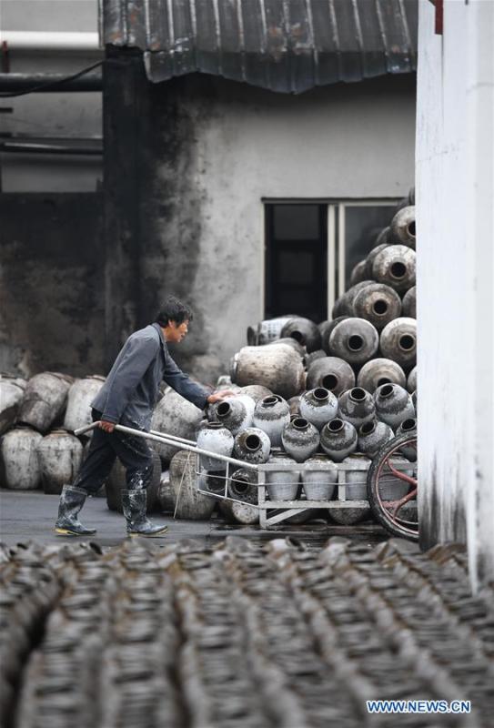 La fabrication du vin de riz traditionnel à Shaoxing