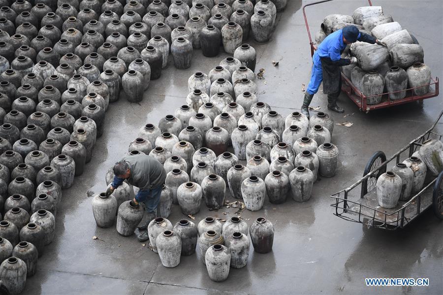 La fabrication du vin de riz traditionnel à Shaoxing