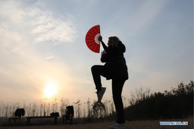 Une Brésilienne étudie le Taiji dans le Henan