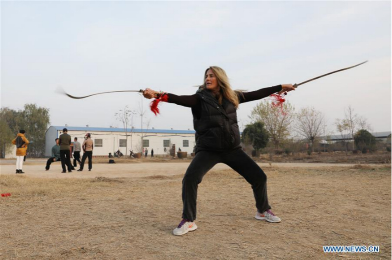 Une Brésilienne étudie le Taiji dans le Henan