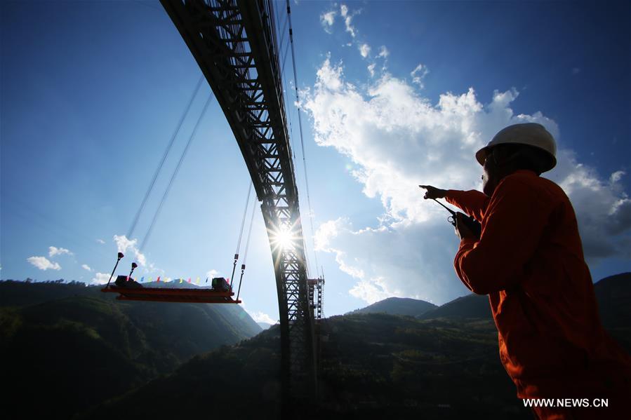 La Chine construit un pont ferroviaire en arc avec la plus longue travée du monde