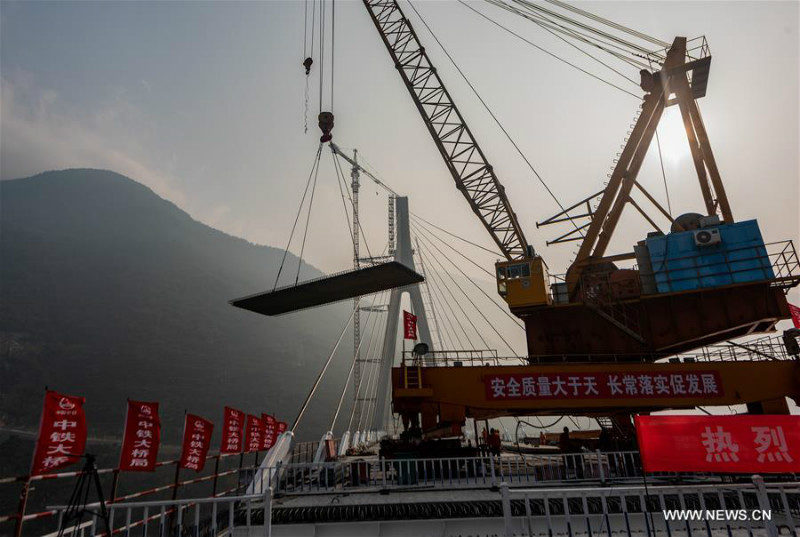 Fin de la jonction d'un pont dans le centre de la Chine