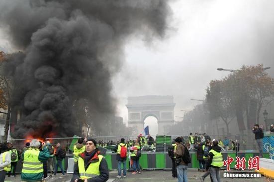 Comment le mouvement des ? gilets jaunes ? montre la difficulté de réformer la France