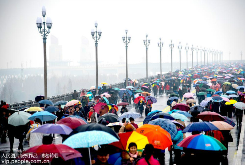 Le pont sur le Yangtsé de Nanjing ouvert au public pendant trois jours