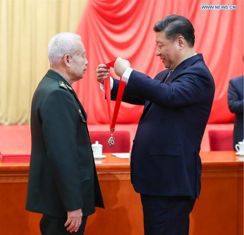 Xi Jinping confère le prix scientifique suprême de la Chine à deux académiciens