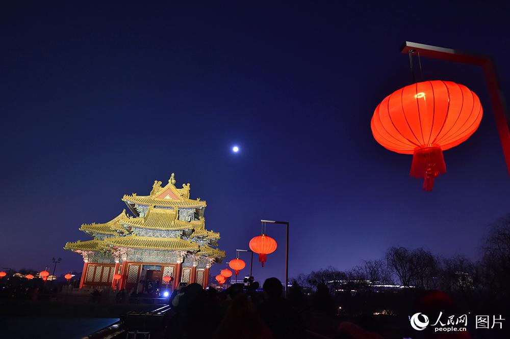 Beijing : la Cité Interdite organise sa première foire aux lanternes depuis 94 ans 