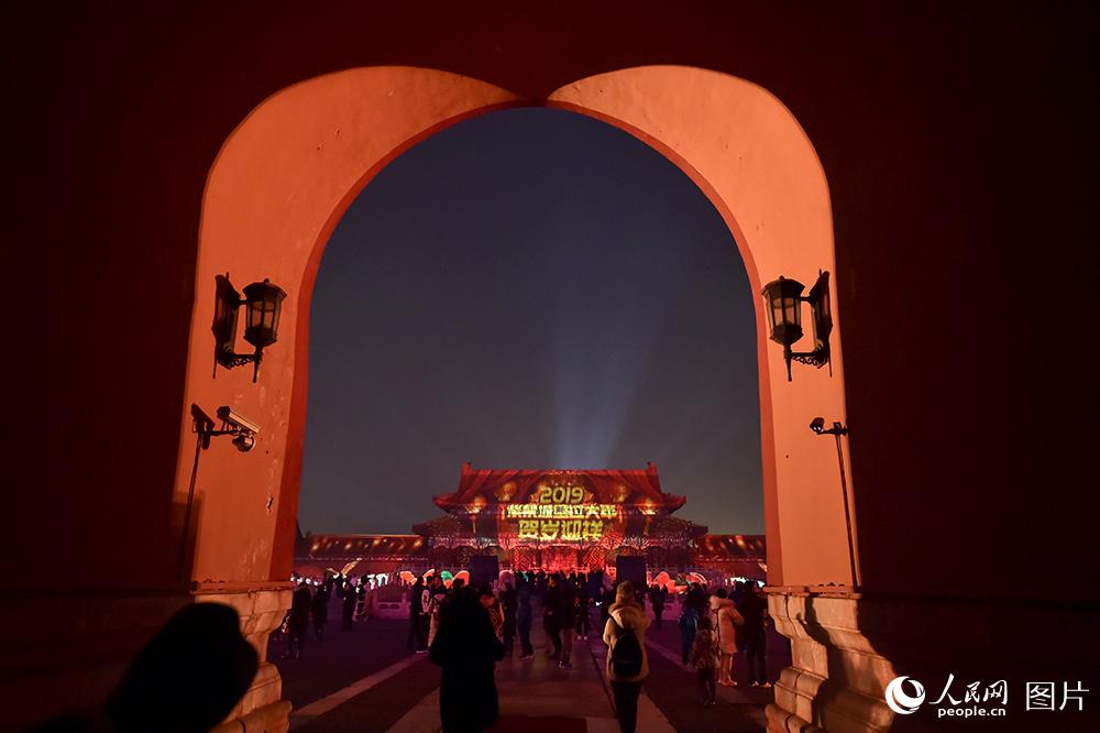 Beijing : la Cité Interdite organise sa première foire aux lanternes depuis 94 ans 