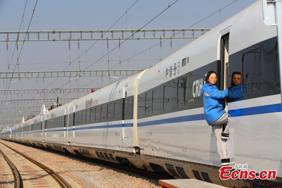 La première équipe uniquement féminine de techniciennes de train à grande vitesse de Chine