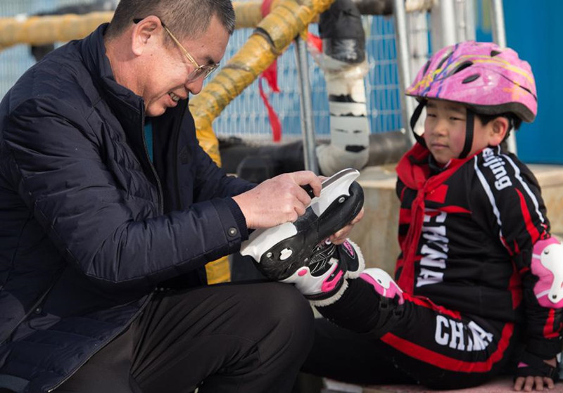 Apprendre le patinage aux jeunes élèves, une mission cool