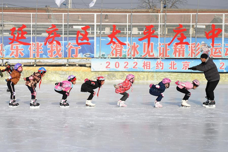 Apprendre le patinage aux jeunes élèves, une mission cool