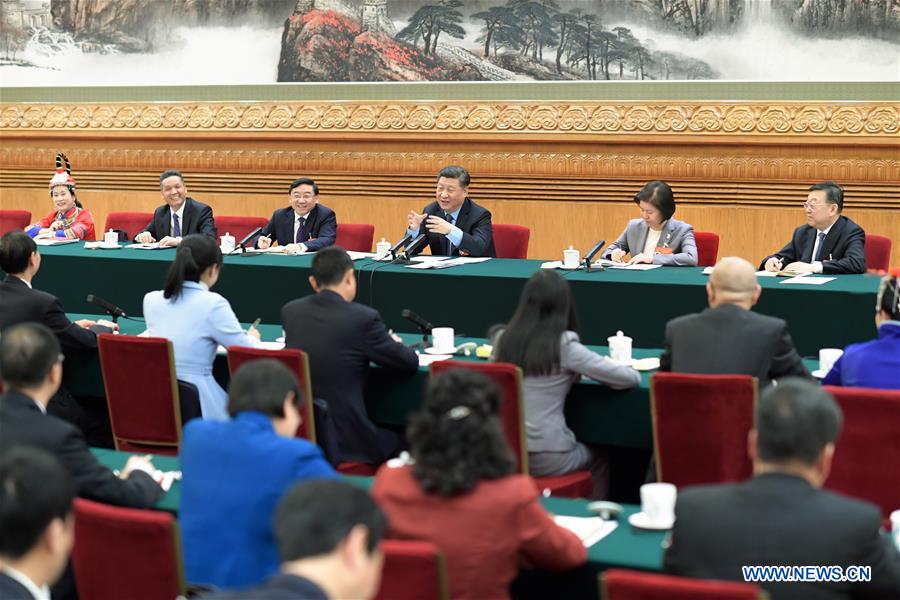 Xi Jinping se joint à des délibérations avec les députés du Fujian à la session législative annuelle