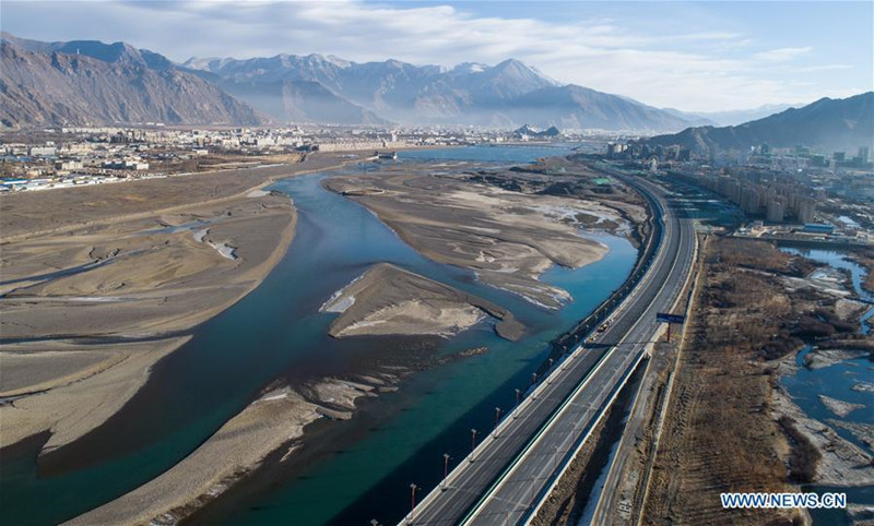 Les infrastructures du Tibet se sont améliorées grace à un réseau de transport complet